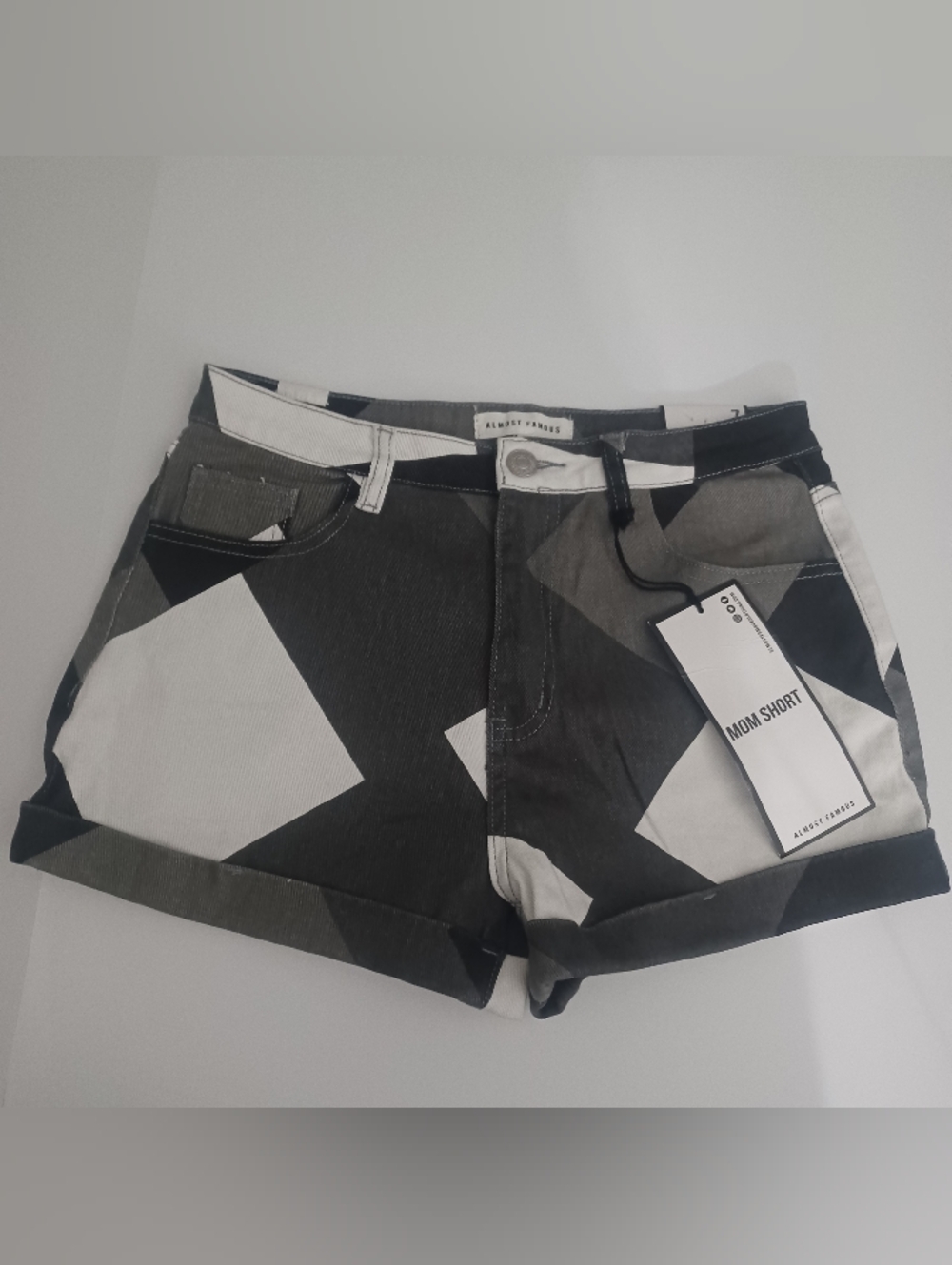 Almost Famous Prism Mom Shorts Sz 7